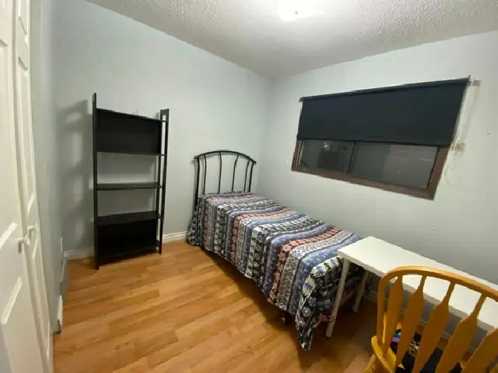 Furnished room 2 mins to Rundle Station