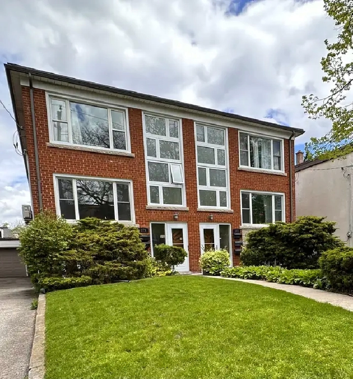 High Park Spacious Apartment