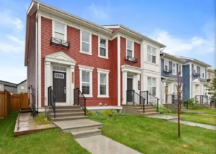 3 Bed   2.5 Bath Upper Unit | Double Garage | AC | 1550 sqft |