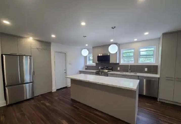 2 Bdrm Eglinton and Avenue RD