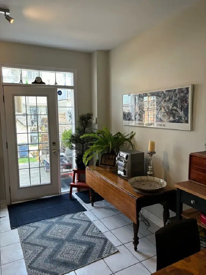 Leslieville, shared accommodations, large bright bedroom
