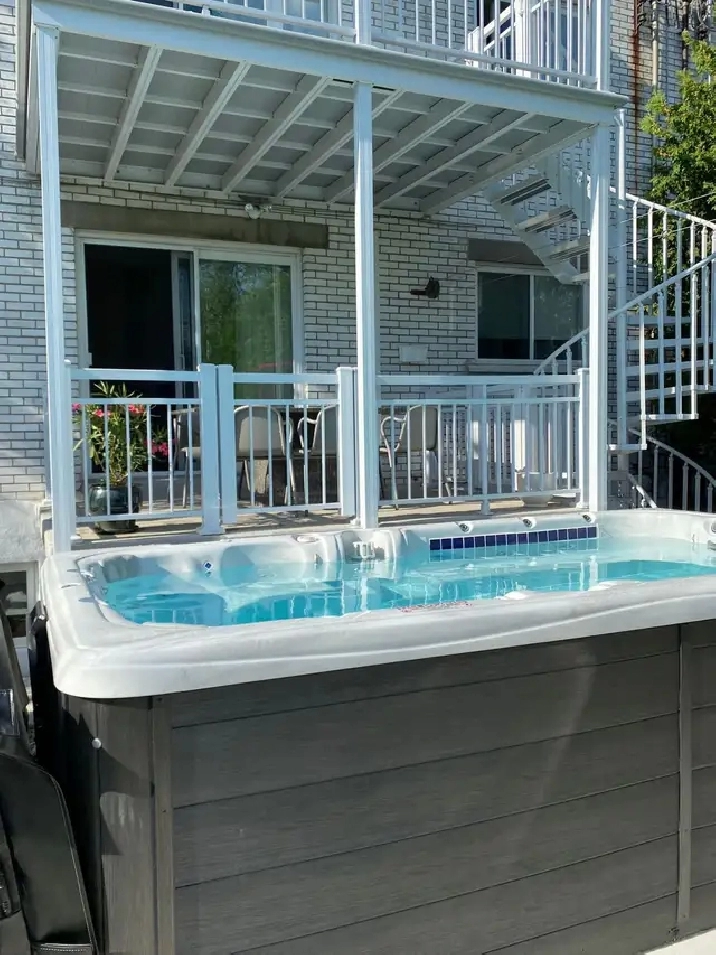 5 1/2 avec cour 6000 pi2 et spa