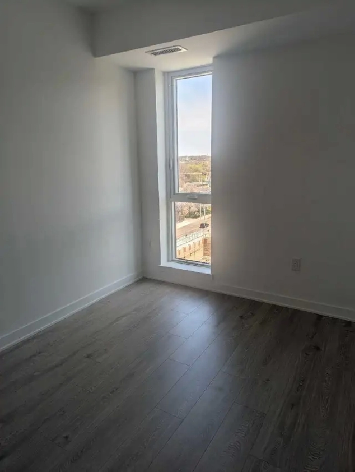 Beautiful Large Master Bedroom w Private Bath