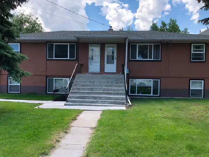 Marda Loop  2 Bedrooms Apartment upper floor $1575