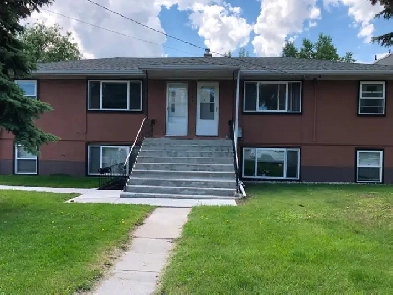 Marda Loop  2 Bedrooms Apartment upper floor $1575