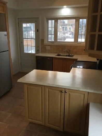 GRAND 5 ET DEMI. RUE PIERRE TÉTREAULT. COUR. PREMIER ÉTAGE