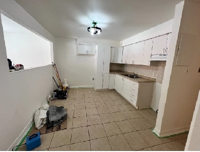 4 1/2 sur Bellechasse, 514-661-5875