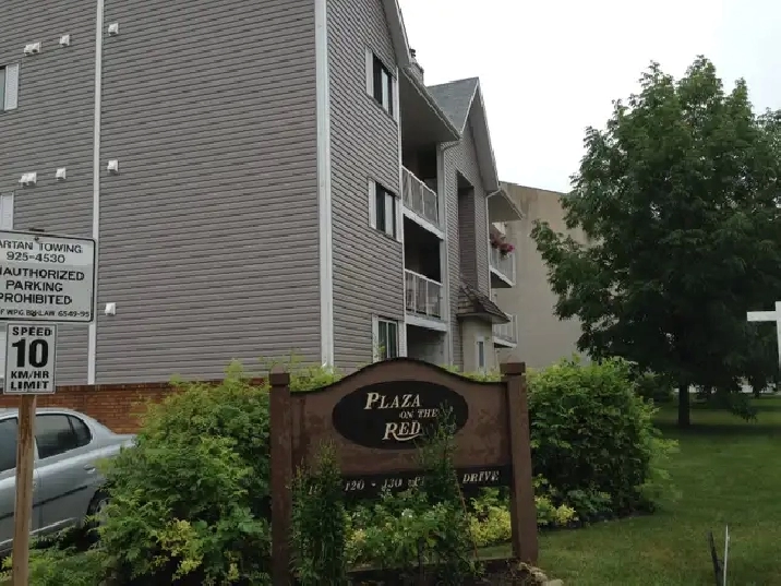 AVAILABLE IMMEDIATELY!  CLOSE TO U OF M!