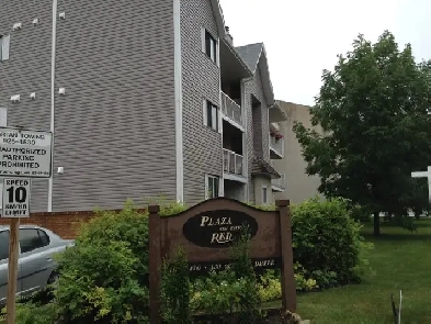 AVAILABLE IMMEDIATELY!  CLOSE TO U OF M!