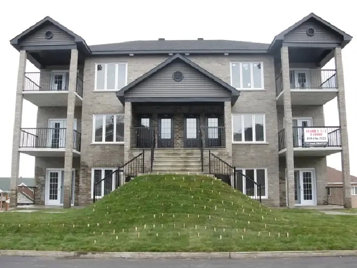 GRAND 5 1/2 À LOUER POUR 1ER JUILLET