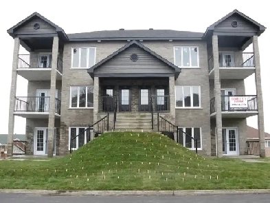 GRAND 5 1/2 À LOUER POUR 1ER JUILLET