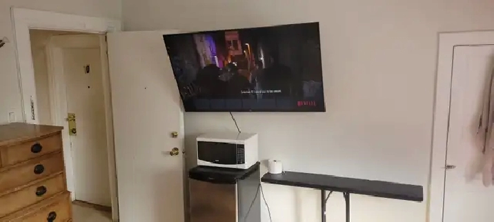 THREE MONTHS OF RENT FREE! Large Suite! Steps from Elgin