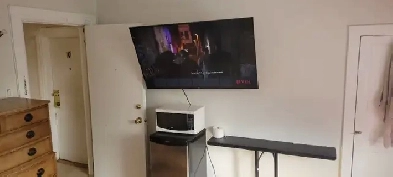 THREE MONTHS OF RENT FREE! Large Suite! Steps from Elgin