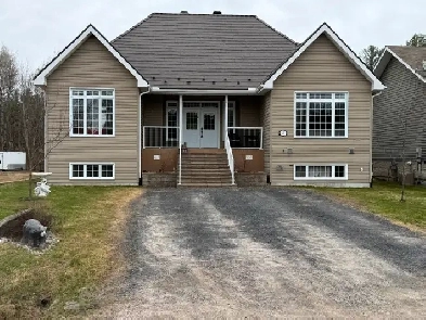 Beautiful Home in Callander just steps from North Bay