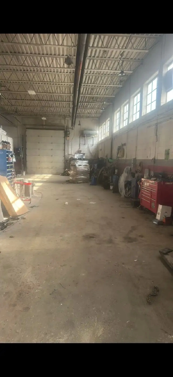 Garage Space for Rent – Auto Body Work Space