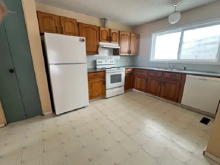 house for rent near Center St NE superstore