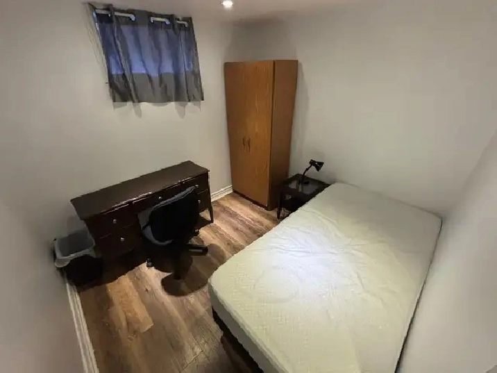 Room - Private bathroom - FEMALE only - Mohawk College- NOW