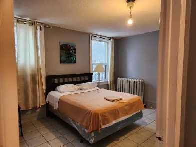 Furnished big room, shared 2-bedroom apt, 5-minute walk to Eaton