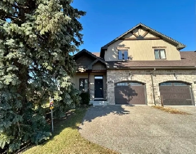 STUNNING 3 Bedroom Luxury Townhome in VINELAND!