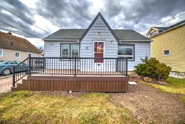 Main Floor Unit Located in Central Welland!