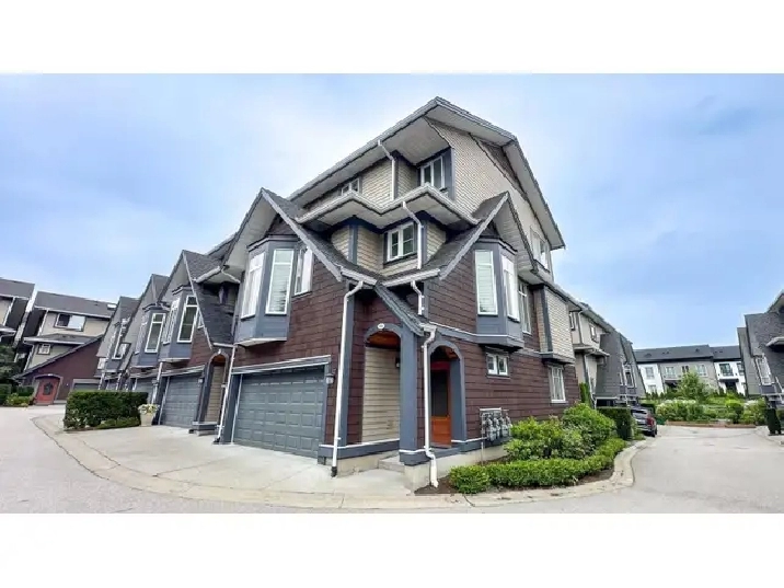 Clean and Beautiful 4 Bdrm large Townhome for Rent- South Surrey
