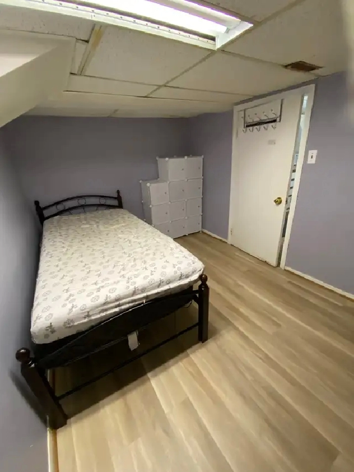 Cozy room available from May 26th,single/couple ,750/month