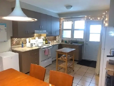 Grand 6½ ,4 chambres, Ste-Foy près université  et Cegep