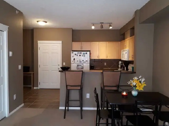 Beautiful Top Floor Apartment Available!