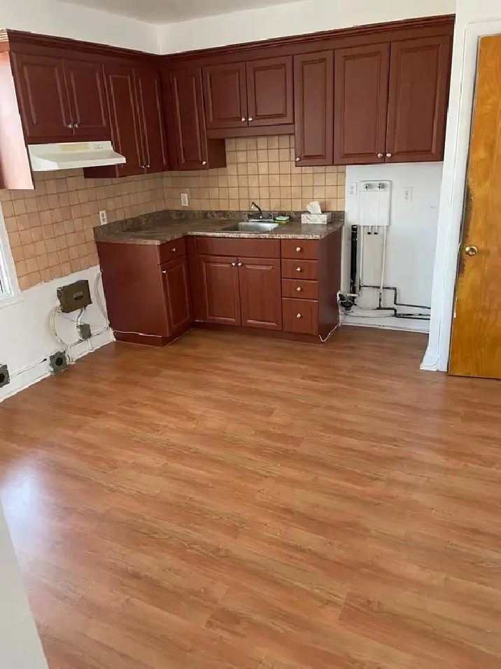 4 1/2 sur la 12e avenue/Robert (métro St-Michel)