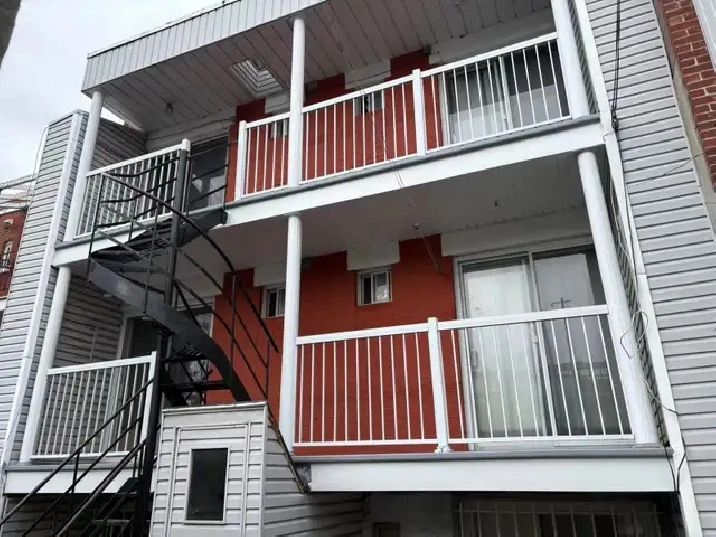 Near metro D’iberville 31/2 apartment for rent