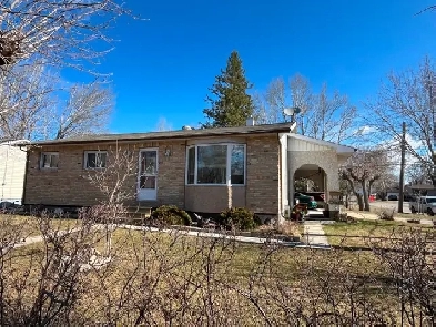 2 Bedroom, 1 bathroom house for sale in Selkirk, Mb