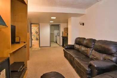 1 Bedroom Basement Suite $900   40% Utilities Call 403-605-3501