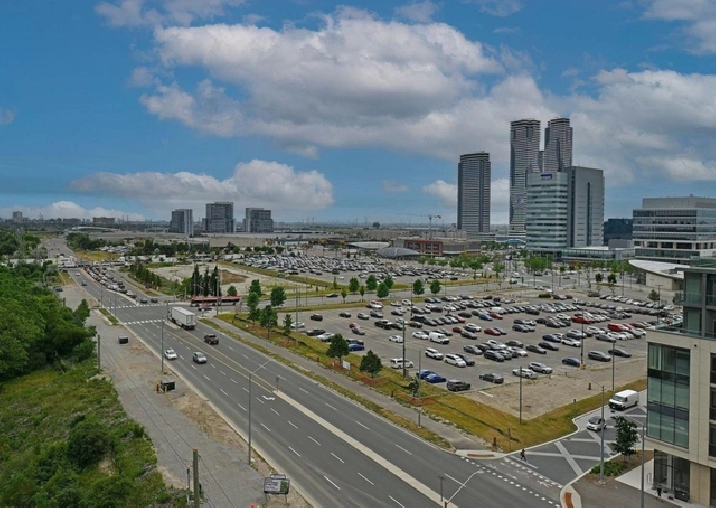 Room for rent - condo in Vaughan -  407 GO YRT Subway TTC ZUM