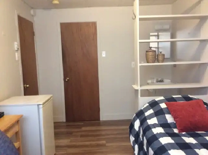 CHAMBRE NON FUMEUR VOISIN UNI. LAVAL 540$