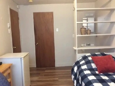 CHAMBRE NON FUMEUR VOISIN UNI. LAVAL 540$