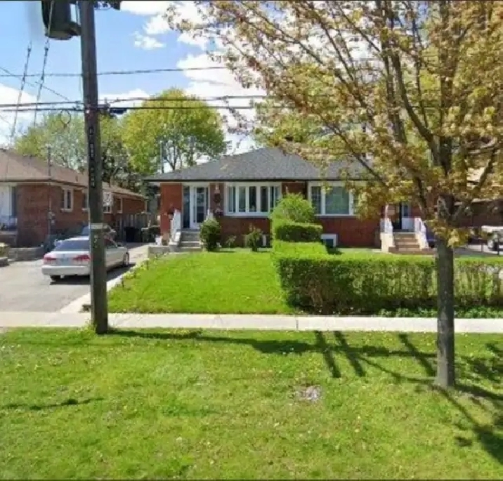 3 bedroom plus 1 bathroom In Scarborough (Ellesmere and Markham)