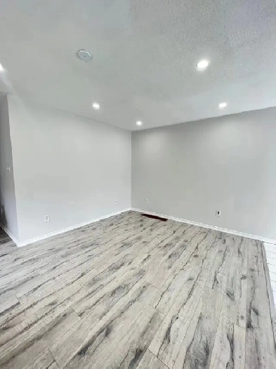 Room in House for Rent by WinstonChurchill & Hwy403 in ErinMills