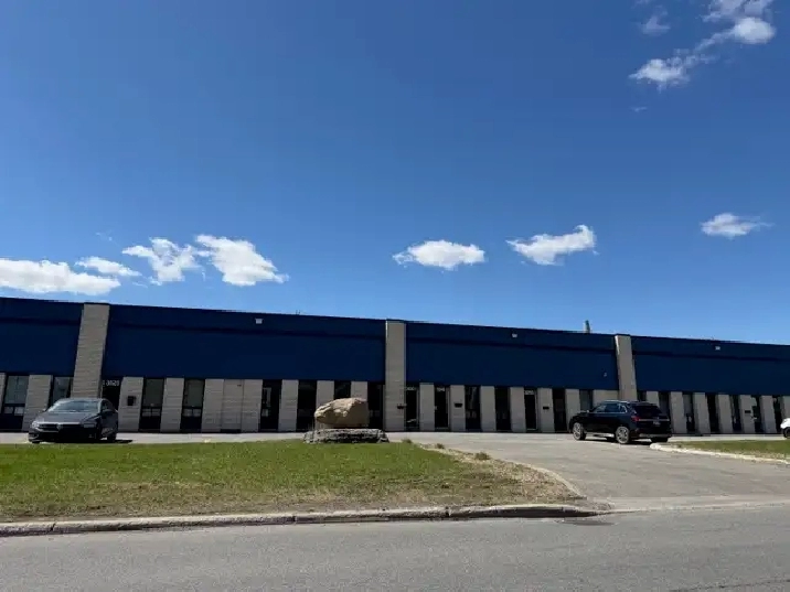 WAREHOUSES A LOUER ST-LAURENT ET DORVAL $12