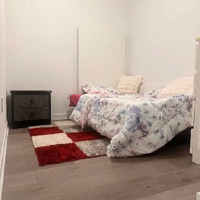 Room for rent/short stay near TTC subway/GO bus Vaughan.
