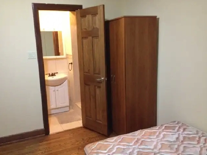 MASTER BEDROOM WITH WASHROOM NORTH YORK STEELES AND BATHURST