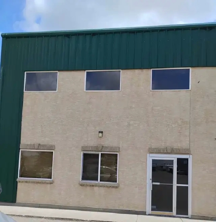 Commercial Shop Bay for Lease