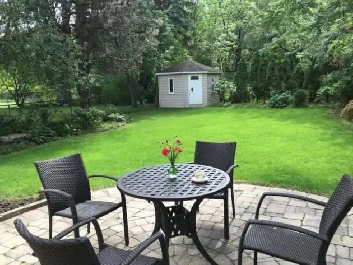 A beautiful bedroom/parking lot near UTM for rent