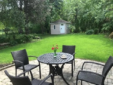 A beautiful bedroom/parking lot near UTM for rent