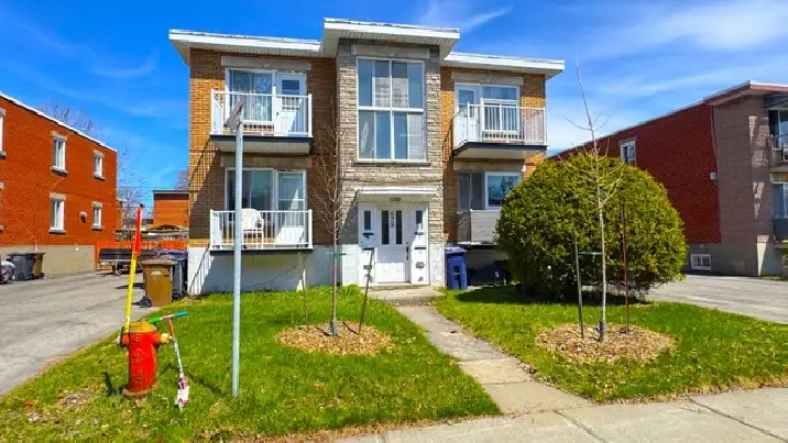 4 ½  avec une jolie cour arrière privée