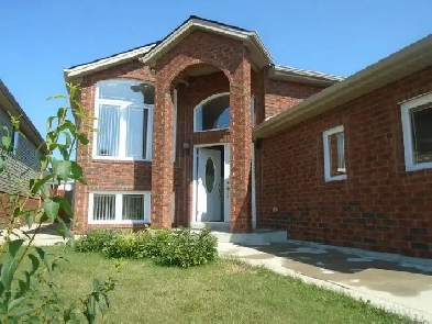 2Bed/1Bath@ Dominion/Ojibway $1650 for small family/girls