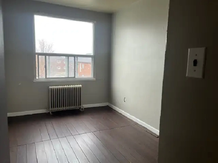 Bedroom for Rent in 3Bdr Apartment