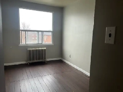 Bedroom for Rent in 3Bdr Apartment