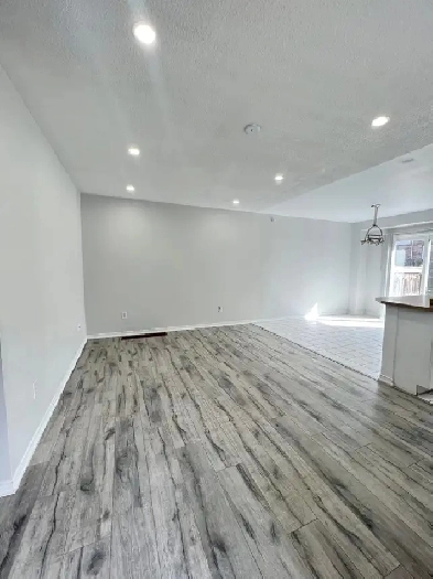 Room in House for Rent by WinstonChurchill & Hwy403 in ErinMills