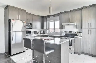 Superbe 4 1/2   Bureau , LÉVIS, (St-David) 3ème étage.