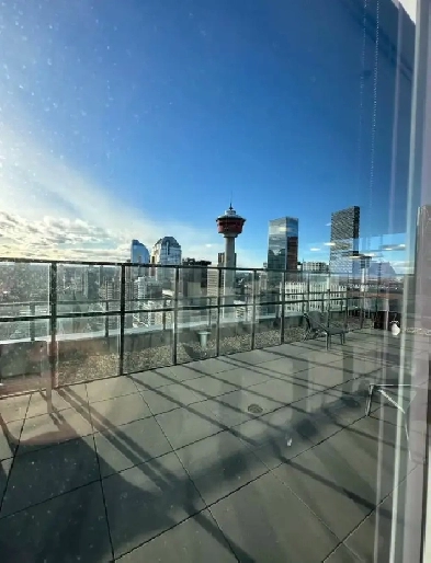 room available downtown $650 May 3 ..403-399-8956